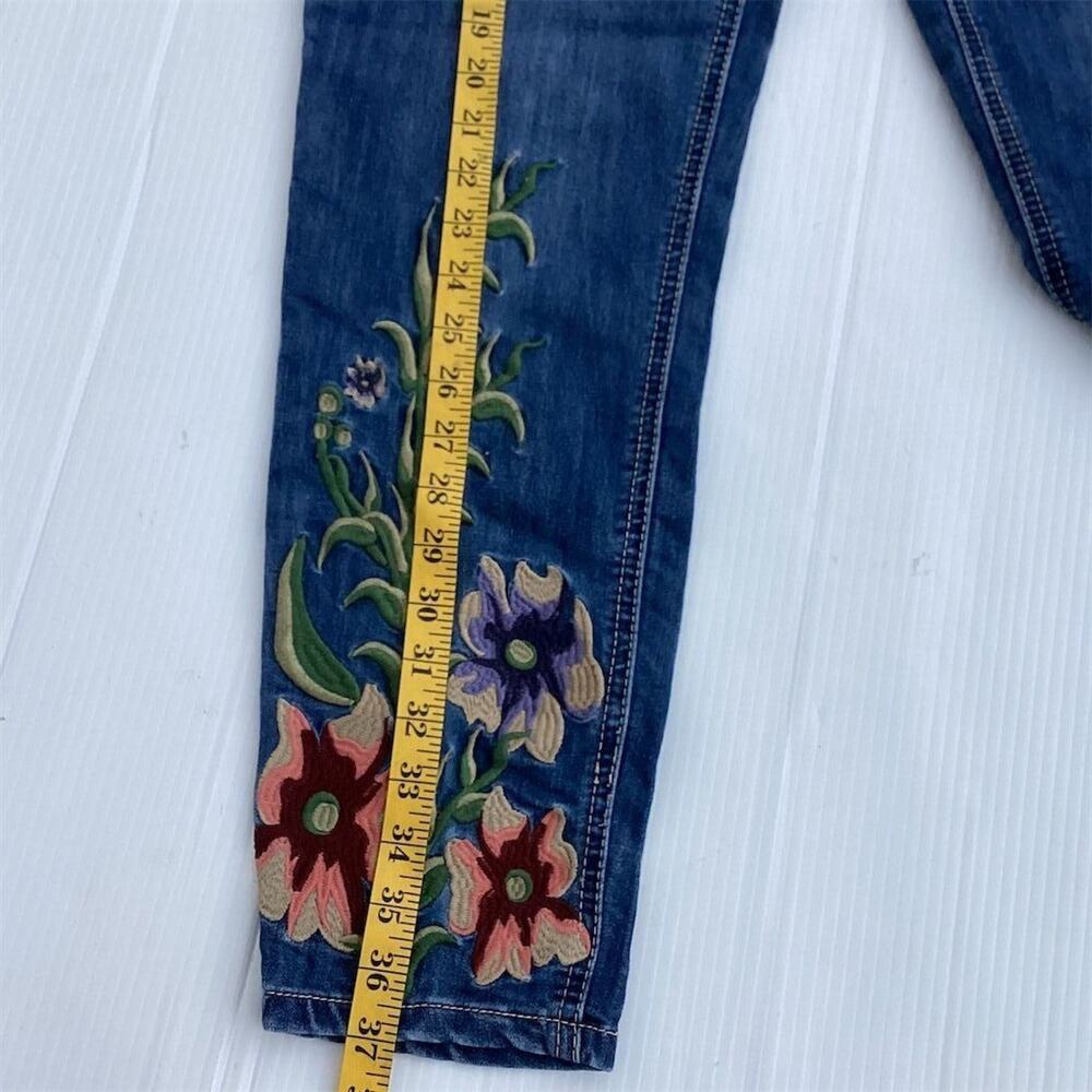 Baccini Women's Size 6 Skinny Jeans Blue‎ Floral Embroidered Denim - Picture 6 of 13